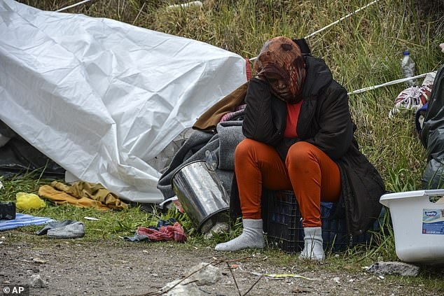 Afflusso di migranti dalla Turchia alla Grecia, per loro non c'è quarantena