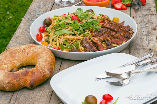 Nudelsalat mit karamellisiertem Spargel und Walnüssen