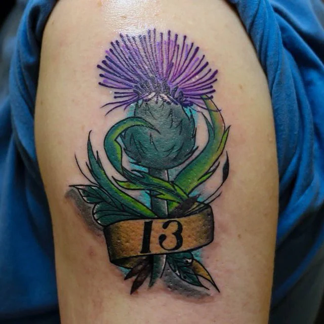 Tatuaje de cardo escoces