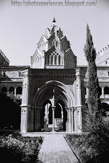 Templete gótico mudéjar - Small temple of Mudejar Gothic style