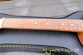 Bonaza Homestead baritone ukulele fingerboard