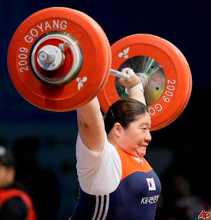 32 the worlds strongest woman 25 Perempuan yang Paling Extreem di Dunia 
