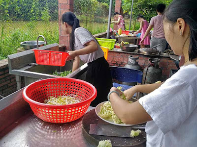 Washing vegetables