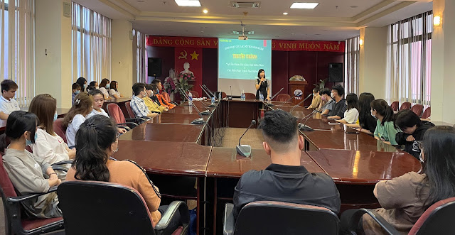 Đại biểu tham dự tuyên truyền khám sức khỏe sinh sản trước kết hôn. (Ảnh Hải Yến)