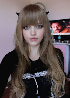 Dakota Rose mirip boneka Barbie