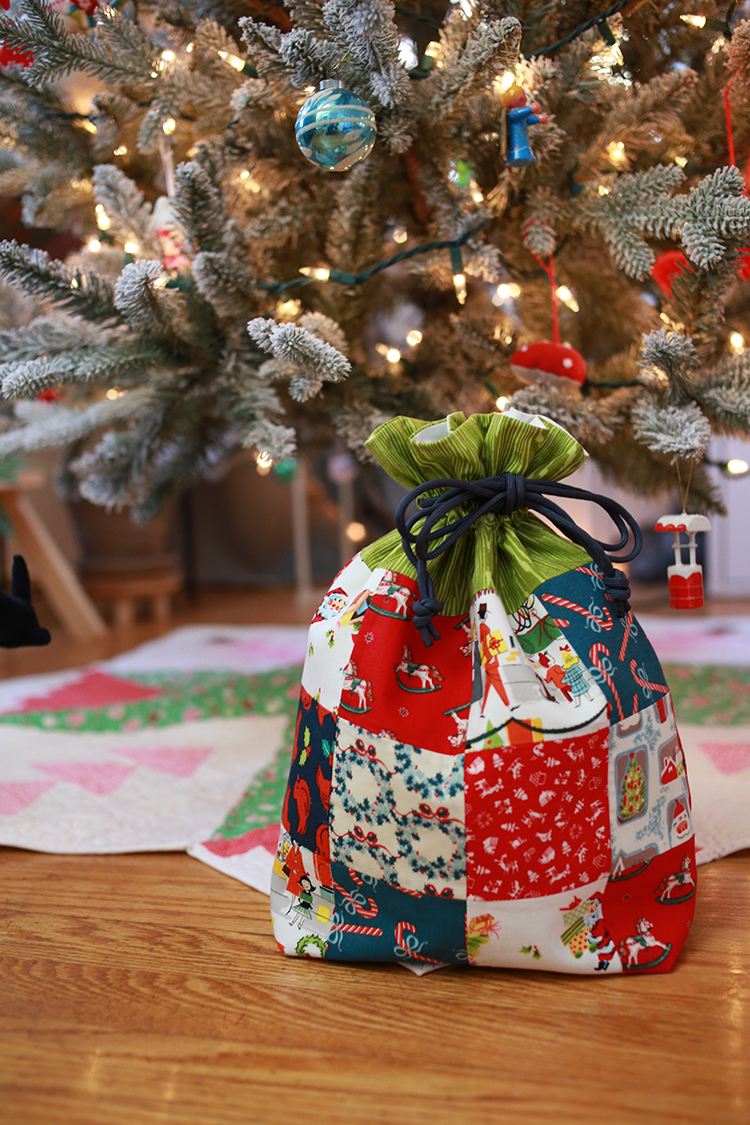 In Color Order: Christmas Patchwork Lined Drawstring Gift Bag
