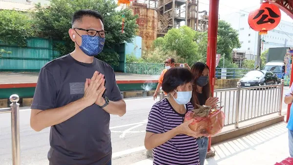 埔心鄉茄苳公樹染梢枯病搶救 契子契孫集氣恢復生機