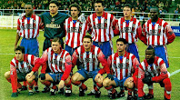 Club ATLÉTICO DE MADRID B - Madrid, España - Temporada 1998-99 - Fortune, Rubio, Carcedo, David Charcos, Óscar Sánchez y Dika; César, Vukic, Tevenet, Atienza y Lawal - El filial del Atlético de Madrid, entrenado por Aguiar, Willy y Zambrano, se clasificó 2º en la Liga de 2ª División