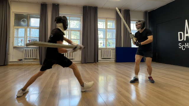 Фехтование двуручным мечом о-катана - спарринг в школе кендзюцу Katana Club