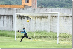 1ro. penal para unifut, se volvio a hacer por invasion de cancha. (1)