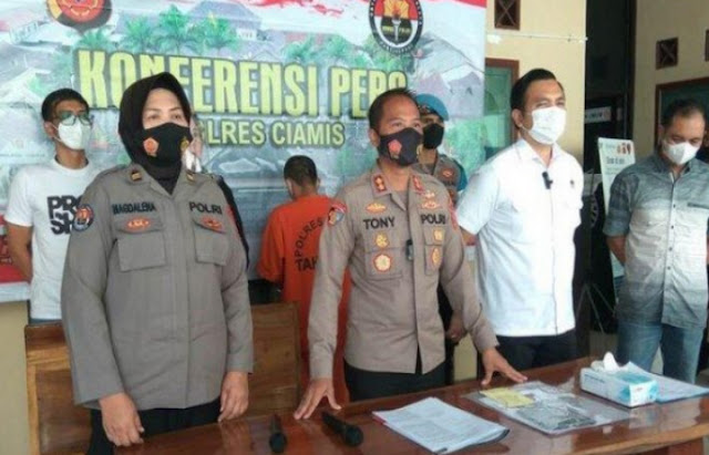 Mesum Dengan Rekan Sejawat, Seorang Guru SD Sebar Video Kelakuannya ke Publik