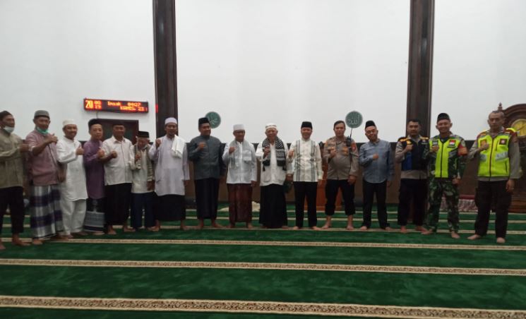 Camat dan Kapolsek Gedebage Laksanakan Tarling di Masjid Abu Bakar
