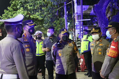 Polres Metro Tangerang Kota melarang aktivitas saur on the road di wilayah hukumnya. Karena aktivitas tersebut rentan terjadinya gesekan antar kelompok