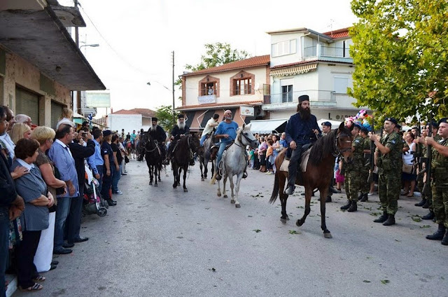 Η μεταφορά του αγίου λειψάνου της Αγίας Νεομάρτυρος Ακυλίνης ή Αγγελινής της Ζαγκλιβερινής, από τον τόπο ενταφιασμού της στον τόπο μαρτυρίου της 249 μετά.