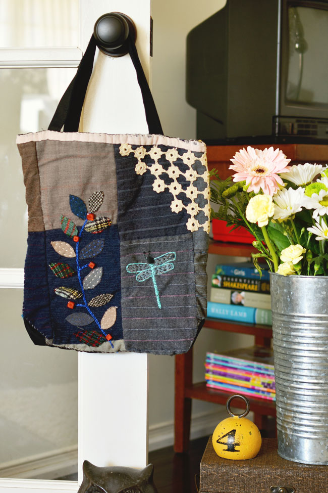 Make your own cute tote bag using pieces from vintage quilts! #crafts #diy