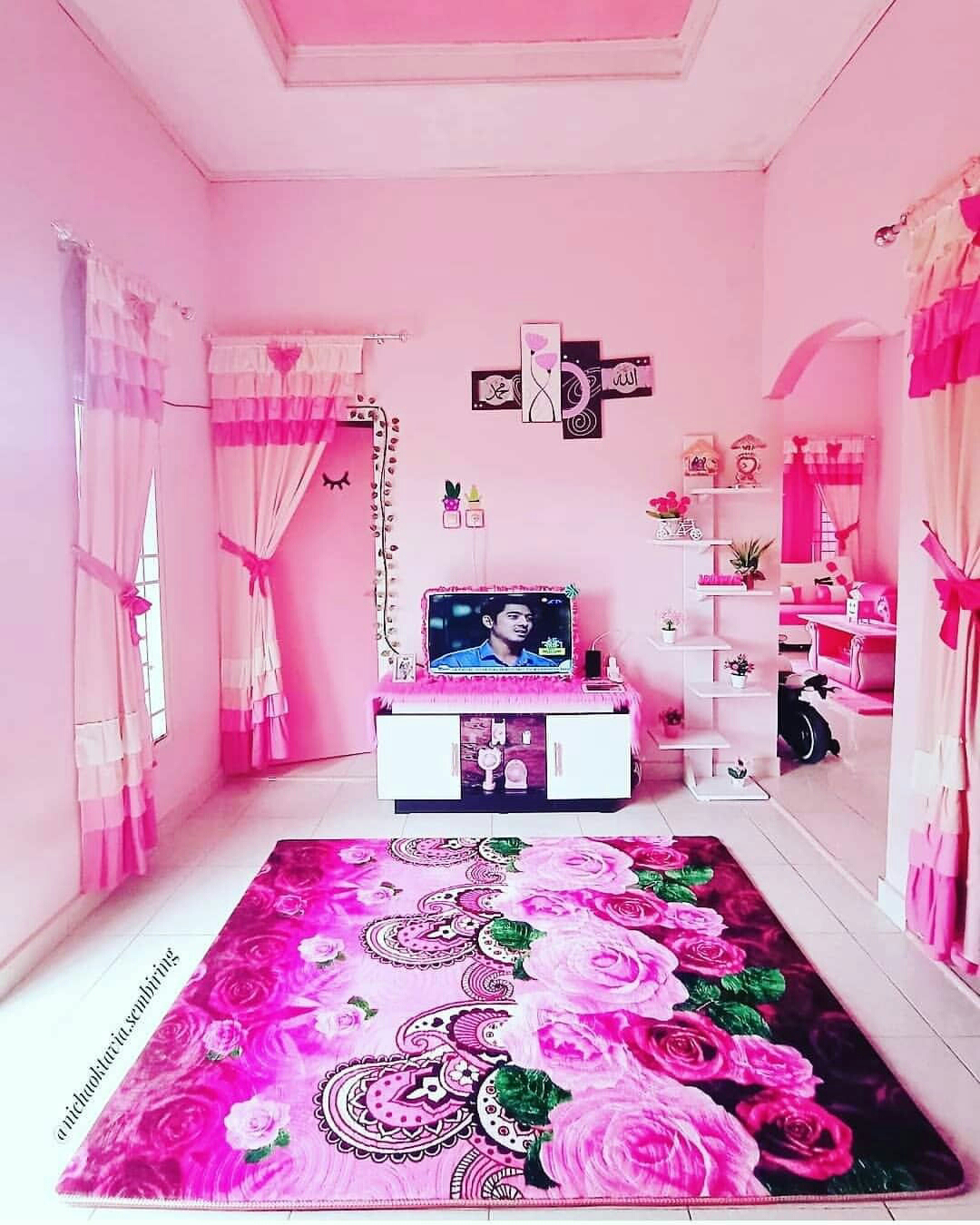 Dekorasi Ruang Keluarga Unik Hello Kitty