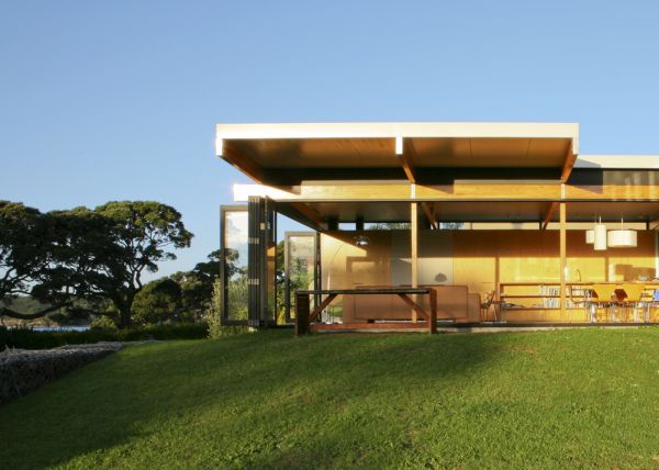 Contemporary Beach House Design in New Zealand