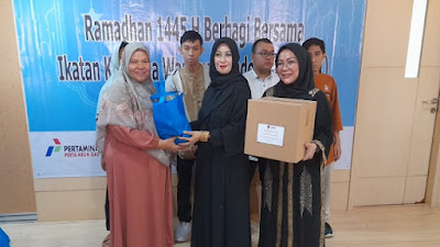 IKWI Pusat Berbagi Bersama di Bulan Ramadhan, 300 Paket Sembako dan Alat Sholat Diserahkan ke ABK dan Anak Yatim 