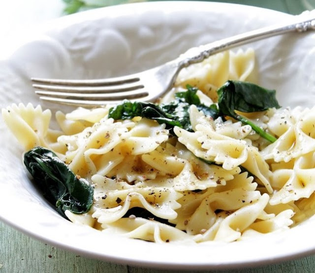 Creamy Garlic Butter Pasta with Spinach #dinner #pasta