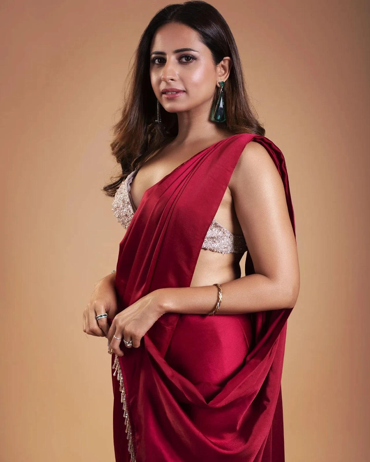 Sargun Mehta saree tiny blouse hot actress