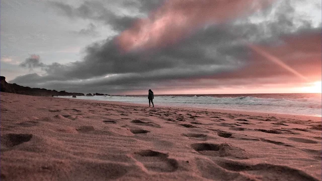 Caminhando pela Praia, Areia, Natureza, Entardecer