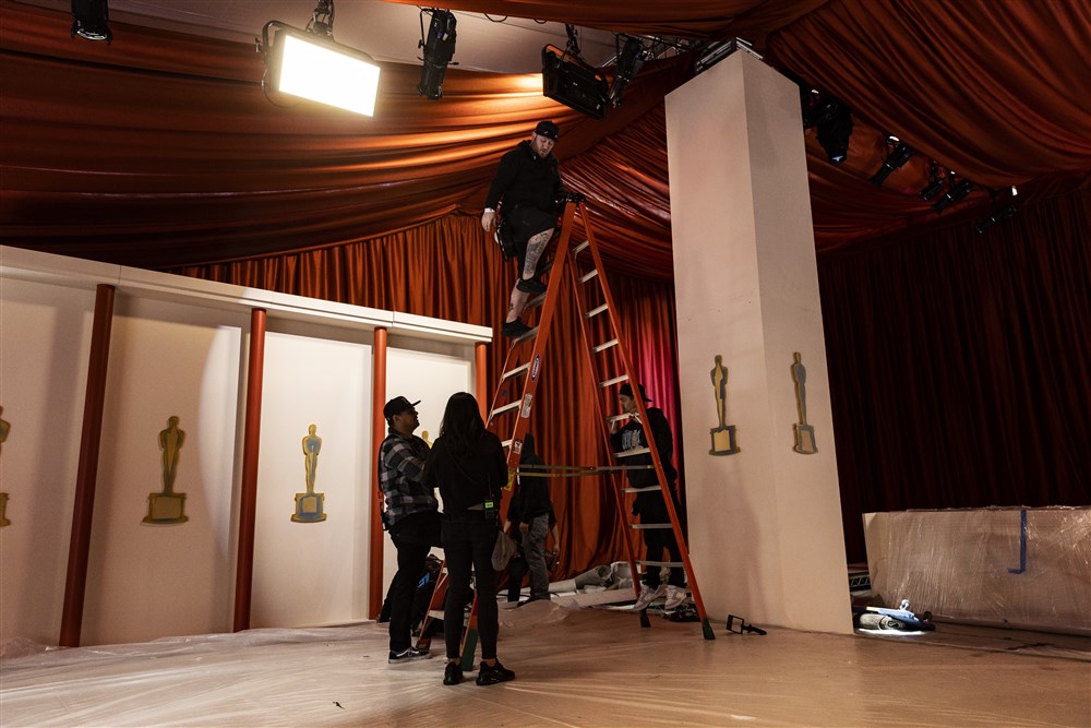 The final touches to the 95th Academy Awards...and demands to return to the red carpet The organizers of the 95th Academy Awards ceremony put the final touches on the ceremony, which is being hosted by the Dolby Theater in Los Angeles, and it will start at dawn tomorrow, Monday, and the preparations witnessed some objection to laying a golden carpet on which the stars walk, in contrast to the usual red carpet brushes, as one person raised a banner Demanding the return of the red carpet for the ceremony again.  Upcoming Oscars will be presented by Halle Bailey, Antonio Banderas, Elizabeth Banks, Jessica Chastain, John Cho, Andrew Garfield, Hugh Grant, Danny Gurira, Salma Hayek Pinault, Nicole Kidman, Florence Bowe and Sigourney.     The newly announced presenters join previously announced Riz Ahmed, Emily Blunt, Glenn Close, Jennifer Connelly, Ariana DeBose, Samuel L. Jackson, Dwayne Johnson, Michael B Jordan, Troy Cutsor, Jonathan Majors, Melissa McCarthy, Janelle Monae, Deepika Padukone. , Questlove, Zoe Saldana and Donnie Yen, with more award recipients to be revealed this week.     The 95th Academy Awards are being held at the Dolby Theater in Hollywood, and the two highest-grossing films of 2022 are competing for the Best Picture award: Avatar: The Way of Water and Top Gun: Maverick, along with All Quiet on the Western Front, The Banshees of Inisherin, and Elvis The Fabelmans, Tár, and other films, ABC will broadcast the ceremony live from coast to coast, along with more than 200 countries around the world.     The most prominent nominations were as follows  Best Picture Oscar:  All Quiet on the Western Front     Avatar: The Way of Water     The Banshees of Inisherin     Elvis     Everywhere all at once     The Fabelmans     Tar     Top Gun: Maverick     Triangle of Sadness     Women Talking     Oscar Best Actress in a Leading Role:  Cate Blanchett ("Tár")     Ana de Armas ("Blonde")     Andrea Riseborough ("To Leslie")     Michelle Williams ("The Fabelmans")     Michelle Yeoh ("Everything Everywhere All at Once")     Oscar Award for Best Actor in a Leading Role:     Austin Butler ("Elvis")     Colin Farrell ("The Banshees of Inisherin")     Brendan Fraser ("The Whale")     Paul Mescal ("Aftersun")     Bill Nighy ("Livin")     Best Director Oscar:  Todd Field ("Tár")     Dan Cowan and Daniel Scheinert ("Everything Everywhere All at Once")     Martin McDonagh ("The Banshees of Inisherin")     Robin Ostlund ("Triangle of Sadness")     Steven Spielberg ("The Fabelmans")