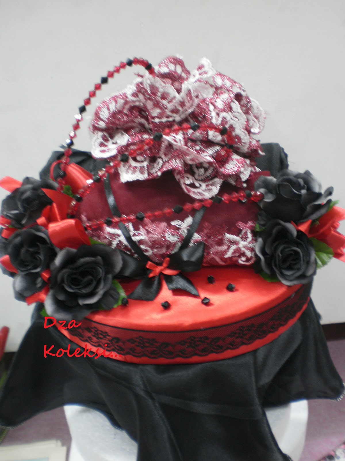 DZA KOLEKSI: GUBAHAN-HANTARAN MERAH HITAM (Pertunangan Ayu)