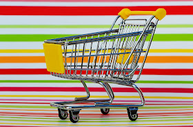 O carrinho de compra que sempre usamos para ilustrar listas de produtos liberados para No Poo e que são vendidos em farmácia e / ou supermercado.