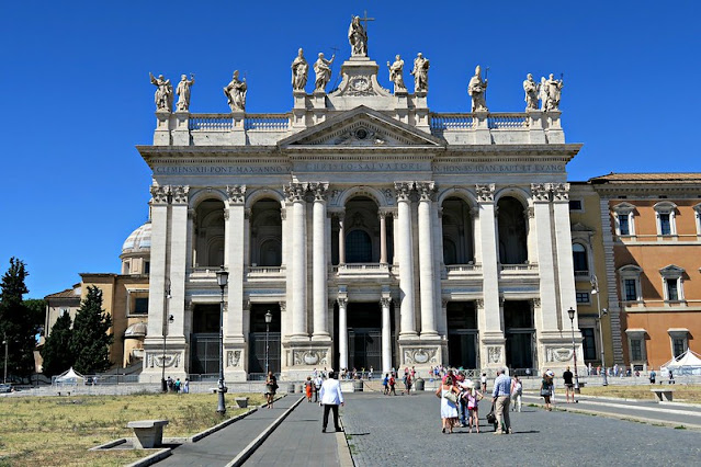 Qual foi a primeira igreja do mundo.