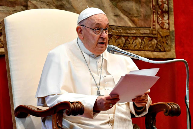 Pope denounces ‘hypocrisy’ of those who criticise LGBT blessings