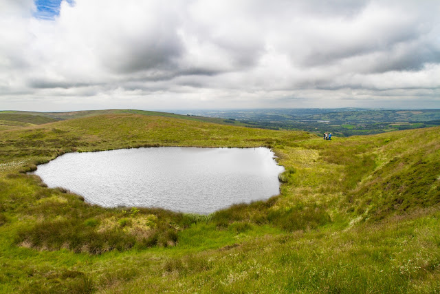 Blakemere Pond) — небольшое природное озеро в Стаффордшире, Англия.