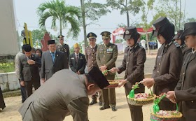 Junaidi Wakil ketua DPRD Hadiri Tabur Bunga Di makam Pahlawan