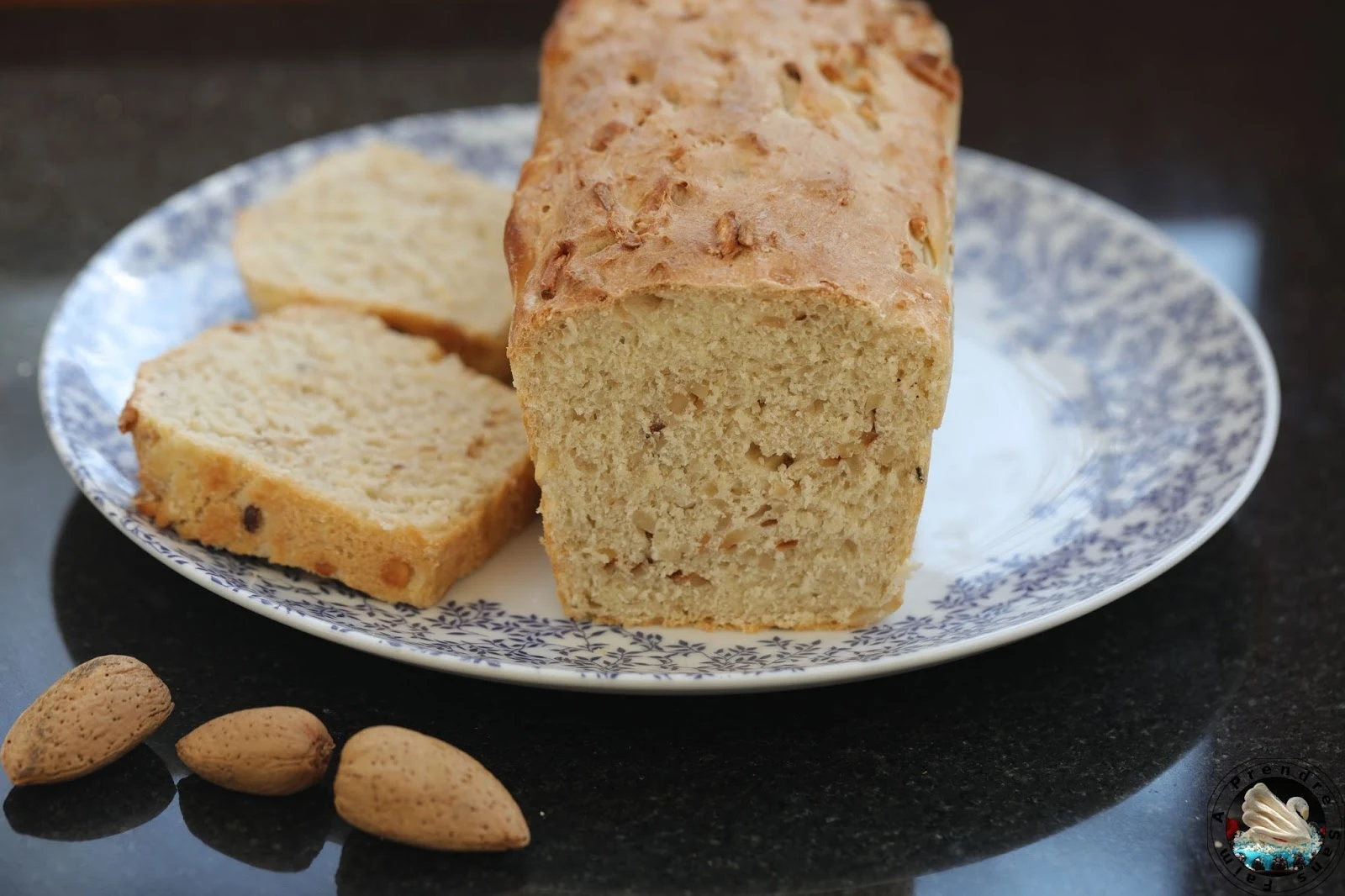 Pain au miel et amandes