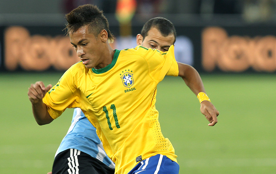 Neymar brilhou no jogo do Brasil contra a África do Sul, elogia L'Équipe