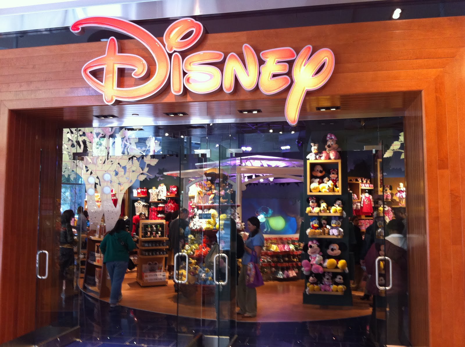 My Disney Mania: New Disney Store opens in downtown ...