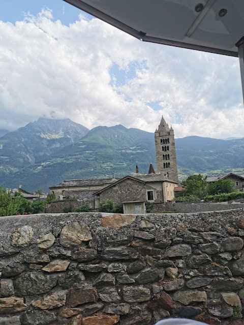 Aosta-panorama-chiesa-torre