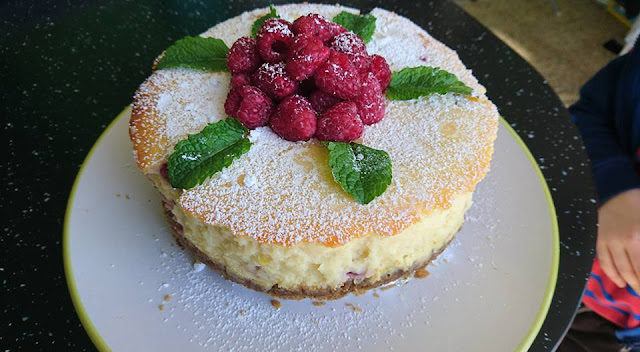 Baked Raspberry and Lemon Cheesecake 