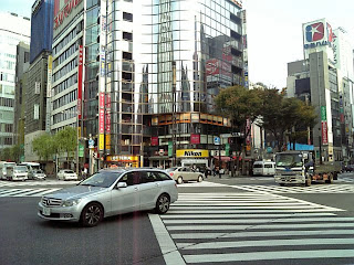 sukiyabashi crossing