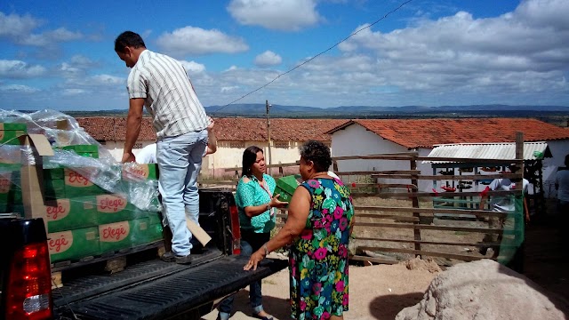 ASSOCIAÇÃO RAIOS DE LUZ RECEBE DOAÇÃO DE LEITE