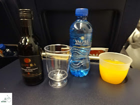 Bebidas servidas no jantar na South African Airways