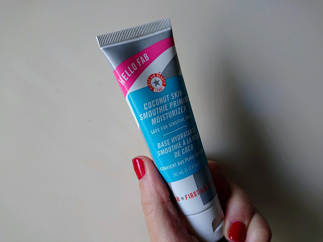 First Aid Beauty - Hello FAB Coconut Skin Smoothie Priming Moisturizer