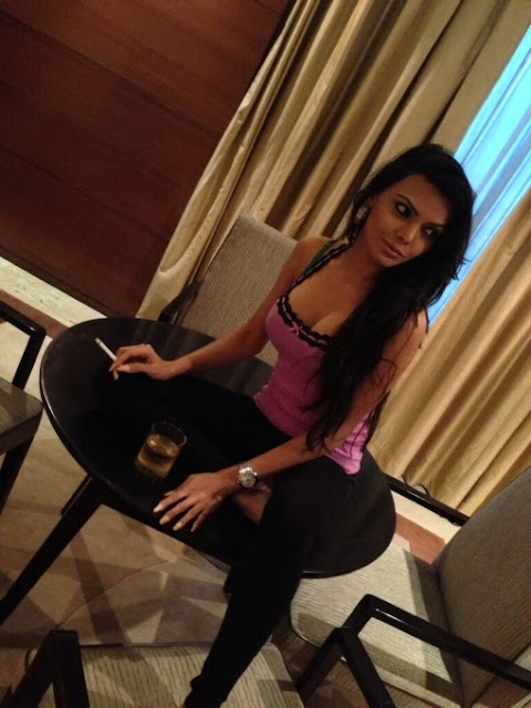 Sherlyn-Chopra-Famous-Picture