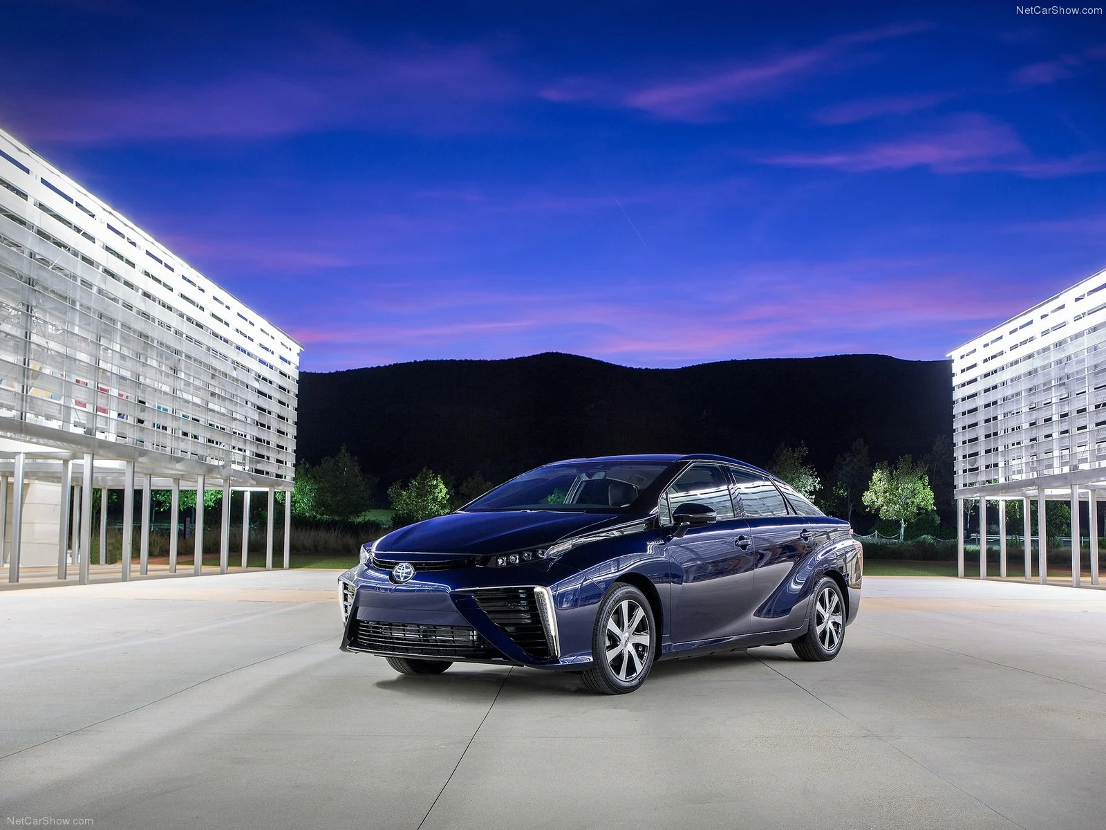 Hình ảnh xe ô tô Toyota Mirai 2016 & nội ngoại thất