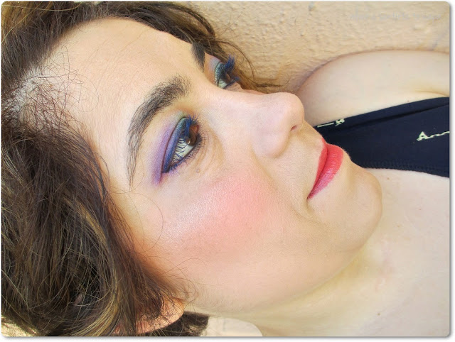 Maquillaje con Pestañas Azules