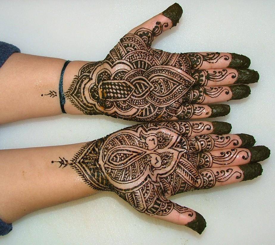 Q. How long does a henna design (tattoo) last on the skin?
