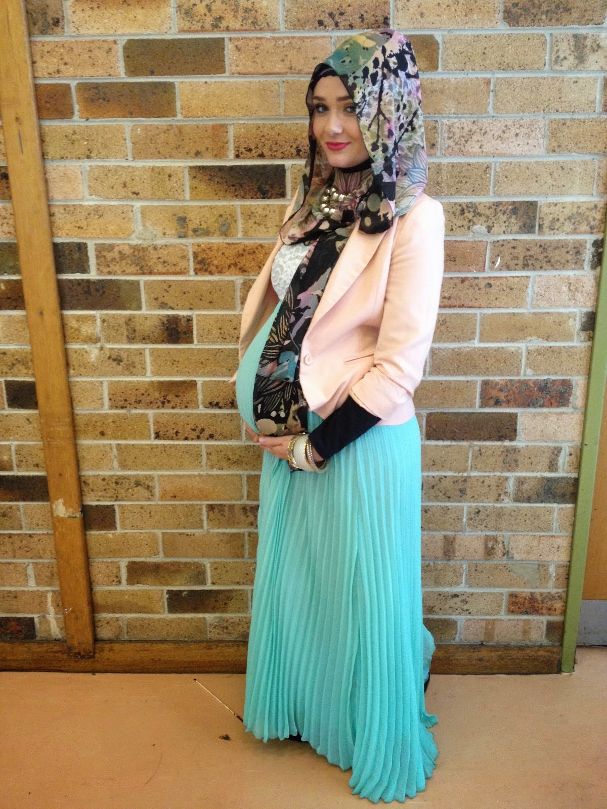 Stay Stylish with Hijab During Pregnant 