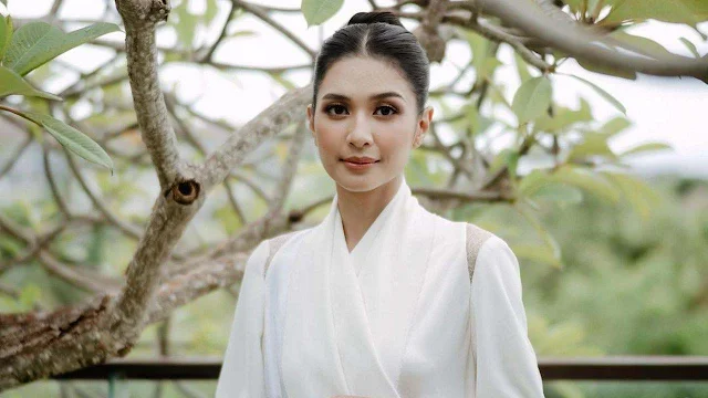 Mikha Tambayong Ubah Nama Usai Bikin Geger Soal Isu Nikah Beda Agama Mikha Tambayong Ubah Nama Usai Bikin Geger Soal Isu Nikah Beda Agama