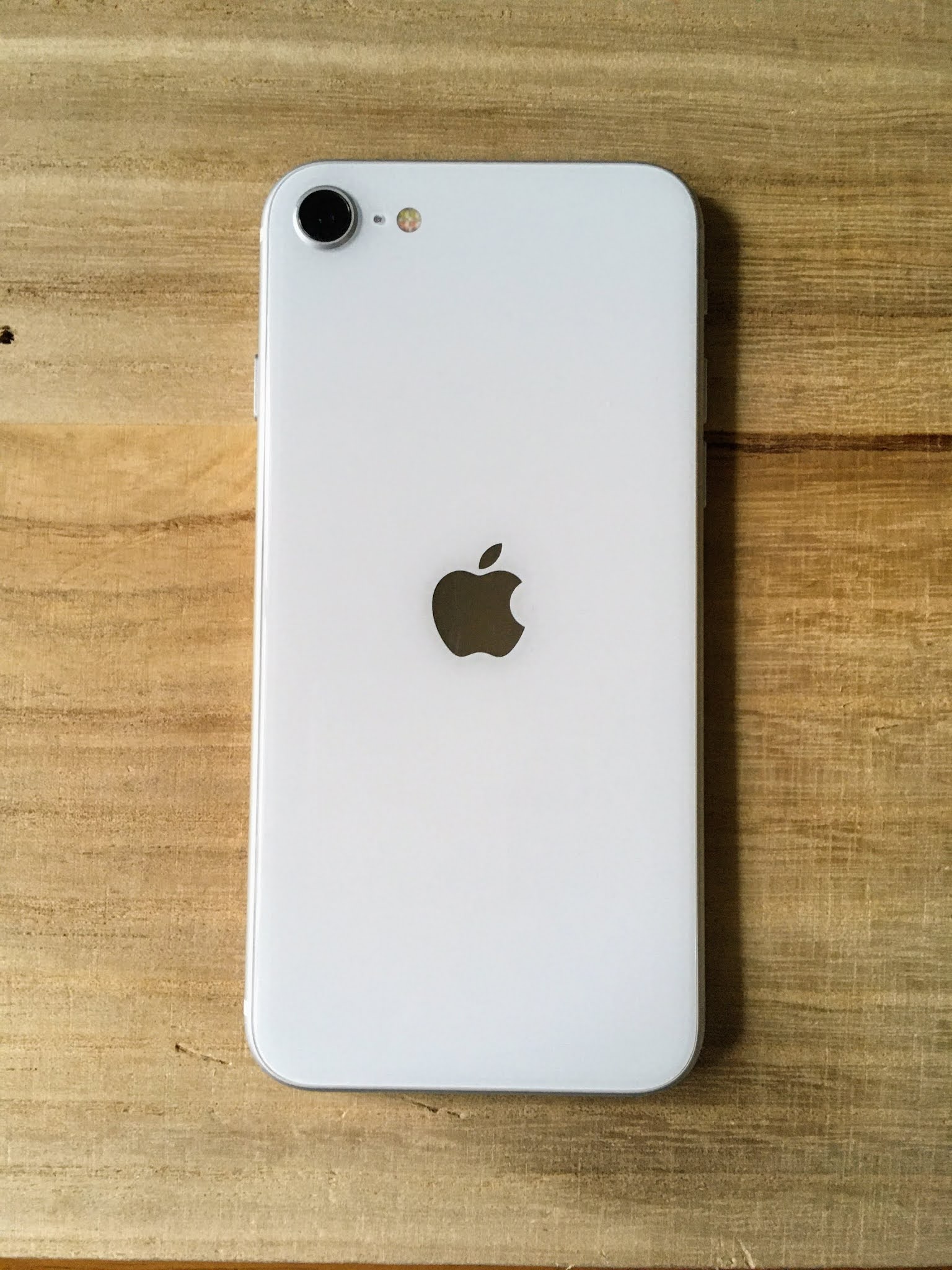 Iphonese2に保護フィルムを ダイソーで購入