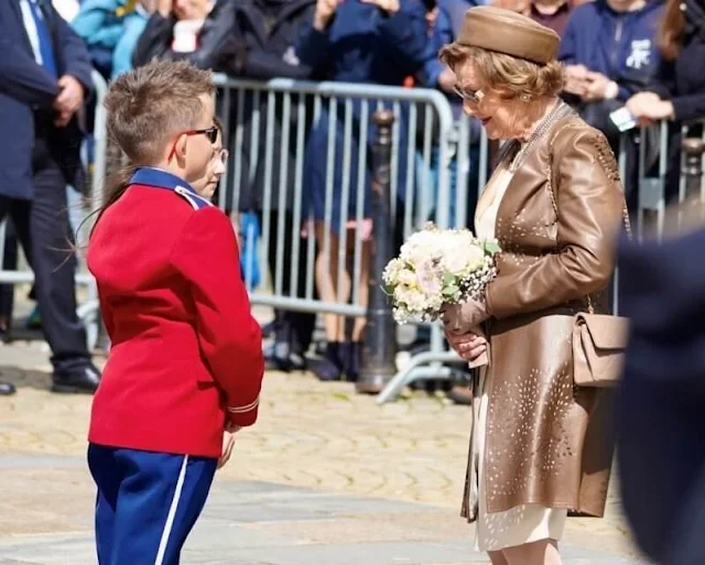 Queen Sonja of Norway attended the opening of the 2022 Bergen International Festival. Sonja wore a brown leather coat