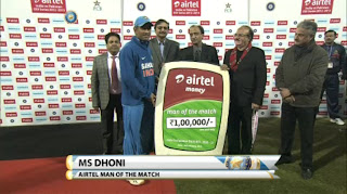 MS-Dhoni-Man-of-the-Match-INDIA-v-PAKISTAN-3rd-ODI